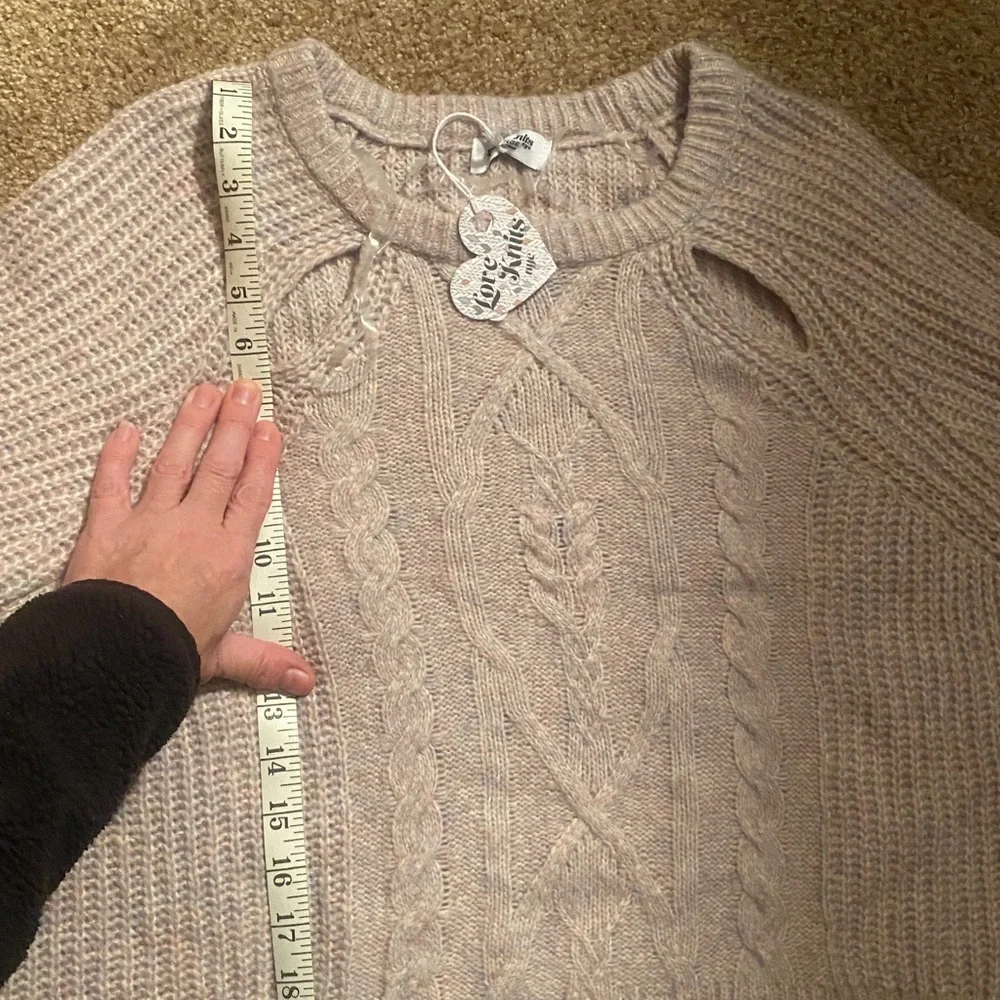 Francesca’s light pink with blues short sweater. XL - Picture 9 of 10